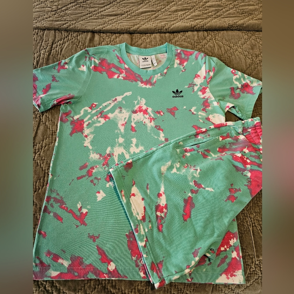 Adidas Tee-shirt and short set